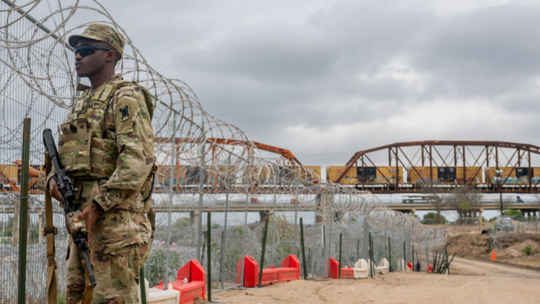 Trump trimite inca 1.500 de militari americani la granita cu Mexicul Imagine