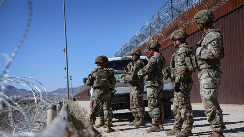 Trump trimite noi sute de soldati la granita cu Mexic. La cat se ridica numarul total al militarilor care pazesc frontiera Imagine