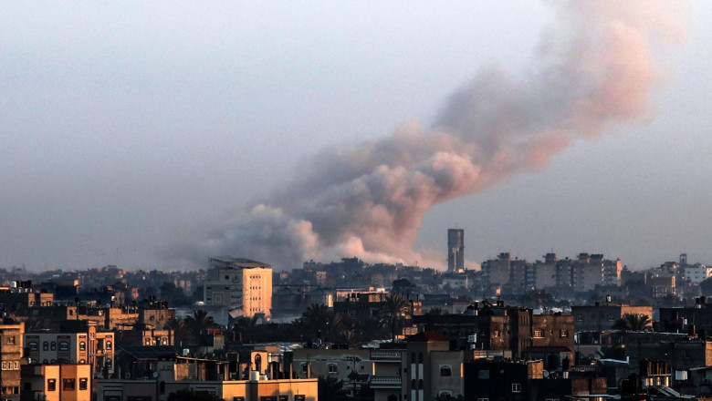 Trupele israeliene avanseaza in sudul Fasiei Gaza: „Liderul Hamas fuge dintr-o ascunzatoare in alta”. Gruparea terorista neaga Imagine
