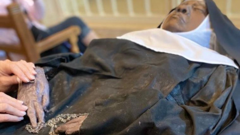Trupul intact al unei calugarite moarte de patru ani atrage oamenii la o manastire din Missouri Imagine