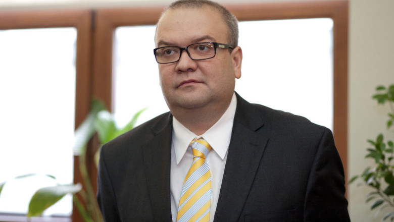 Tu cat ai stat la coada la impozit? Liberalul G. Scutaru l-a depasit pe ministrul R. Cotovelea: Eu am petrecut o ora la ghiseu Imagine