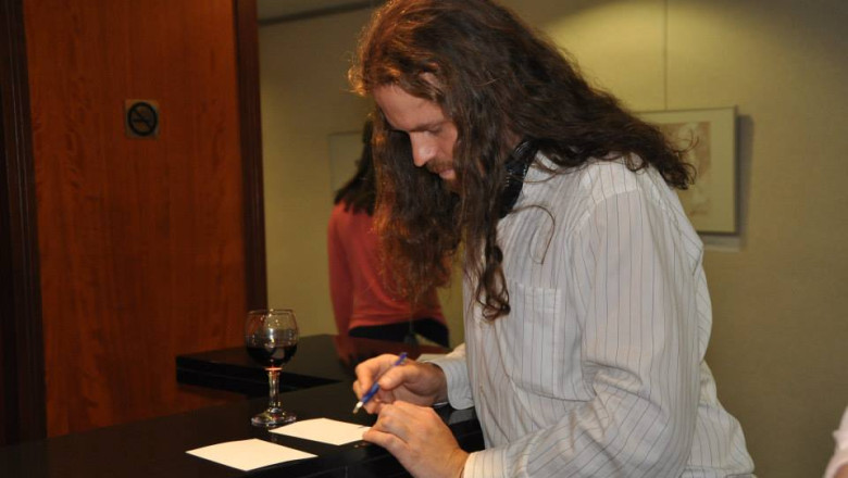 Tudor Plaiesu, artistul care, in picturi, a dat apa pe vin Imagine