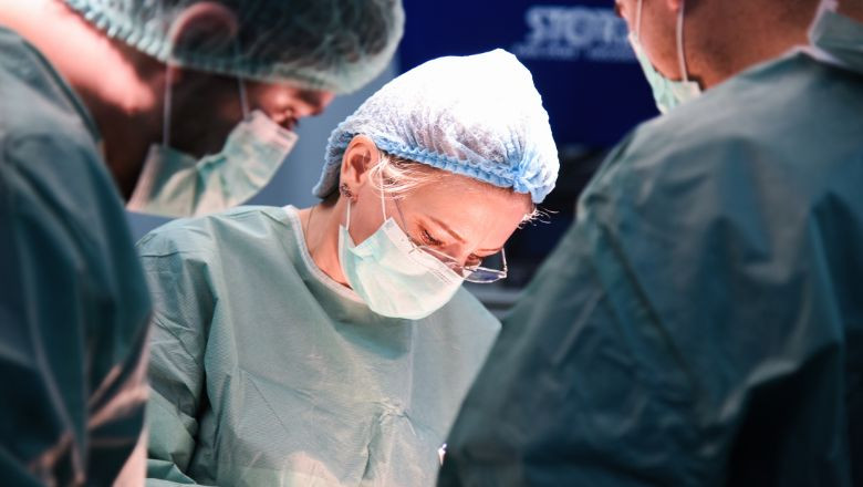 Tumora uriasa la colon, indepartata prin chirurgie de mare amploare Imagine