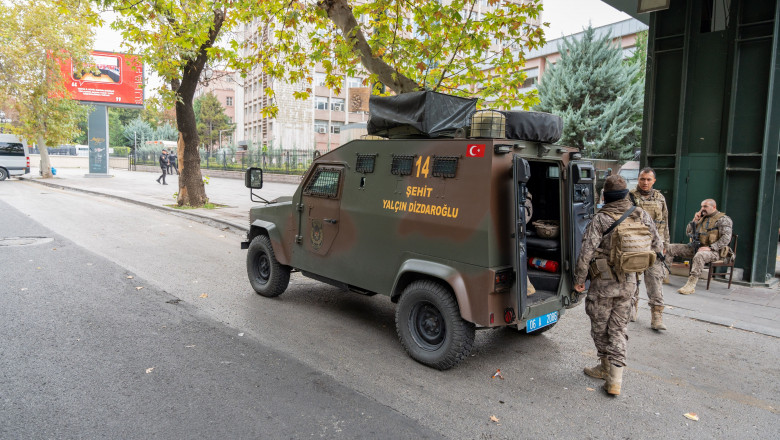 Turcia a arestat 20 de persoane pentru presupuse legaturi cu atentatul terorist comis duminica la Ankara Imagine
