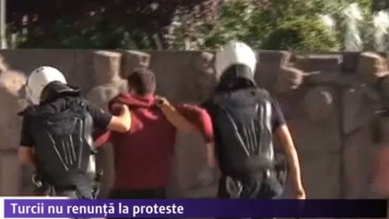 Turcia. Politia ar fi introdus substante chimice in tunurile cu apa Imagine