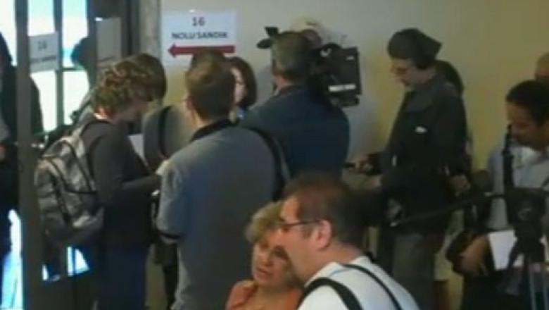 Turcii din Germania au putut vota in sectii speciale, amenajate pe stadioane si in sali de sport Imagine