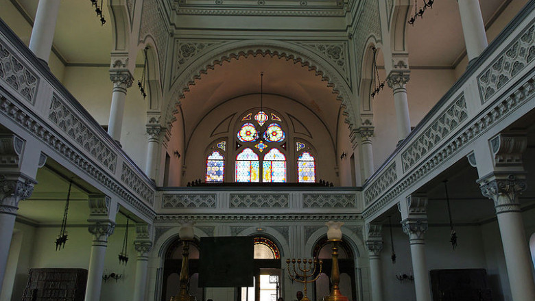 TURIST ACASA. Brasovul are una dintre cele mai frumoase sinagogi din tara Imagine