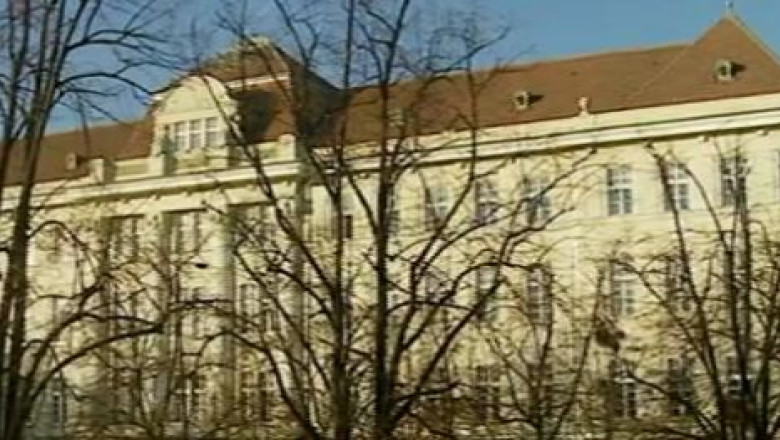 TURIST ACASA. Cladirea Facultatii de Medicina din Timisoara, construita cu banii germanilor din SUA Imagine