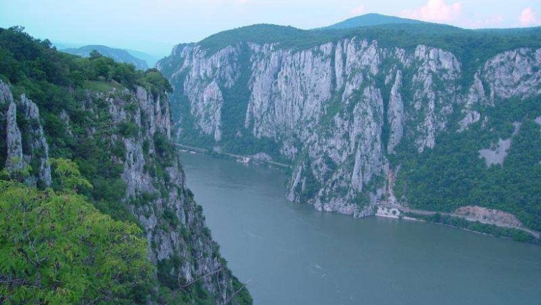 TURIST ACASA. Clisura Dunarii, unul dintre locurile salbatice ale fluviului Imagine