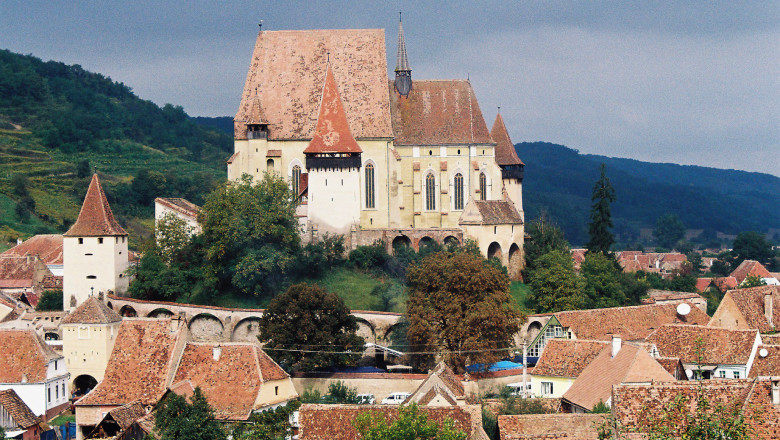 TURIST ACASA. Minunile Cetatii Biertan Imagine