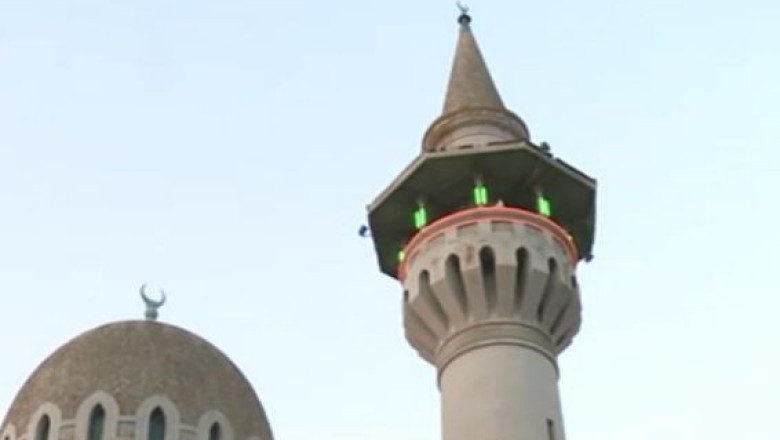 TURIST ACASA. Moscheea din Constanta are un minaret cu 140 de trepte Imagine