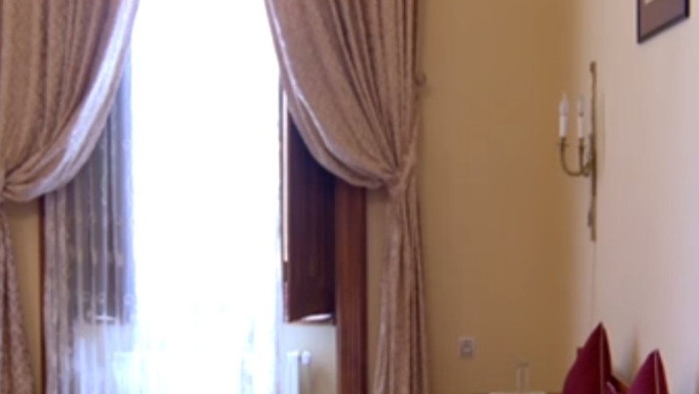 TURIST ACASA. O vacanta la conac Imagine