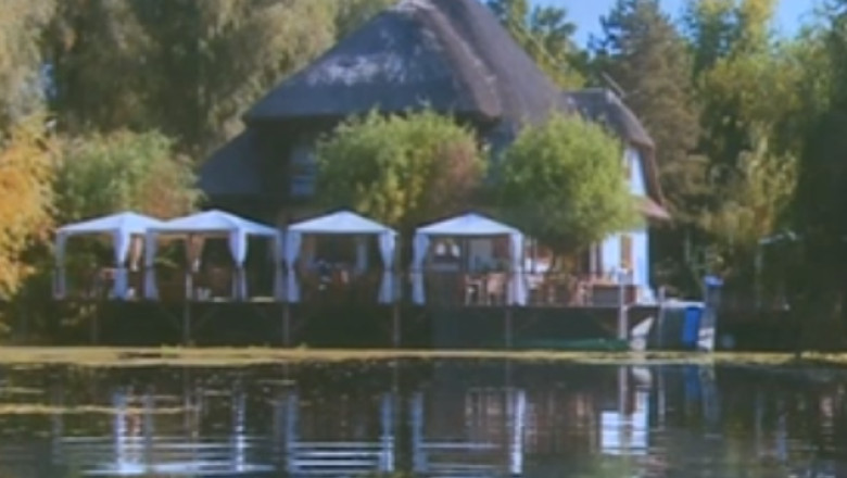 Turist in fosta vila a familiei Ceausescu Imagine