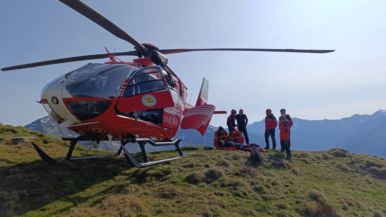 Turista de 63 de ani, evacuata cu elicopterul SMURD din Muntii Fagaras Imagine