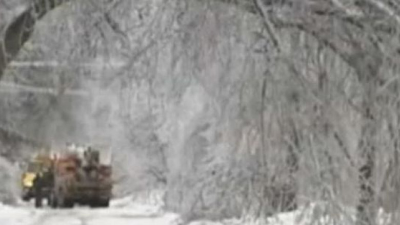 Turisti blocati in Antarctica. O nava cu zeci de persoane la bord a ramas prinsa intre ghetari Imagine