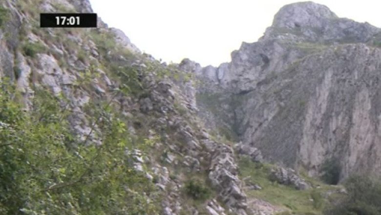 Turisti blocati in Bucegi. Printre cei izolati se afla si o familie cu doi copii Imagine