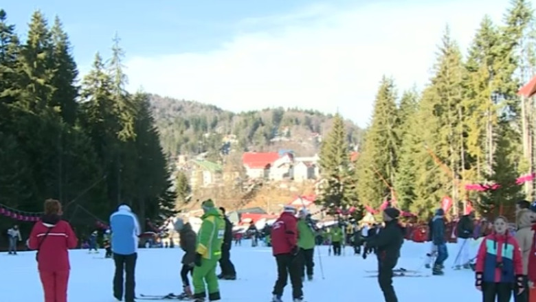 Turistii au luat cu asalt partiile din Predeal in prima zi de Craciun Imagine