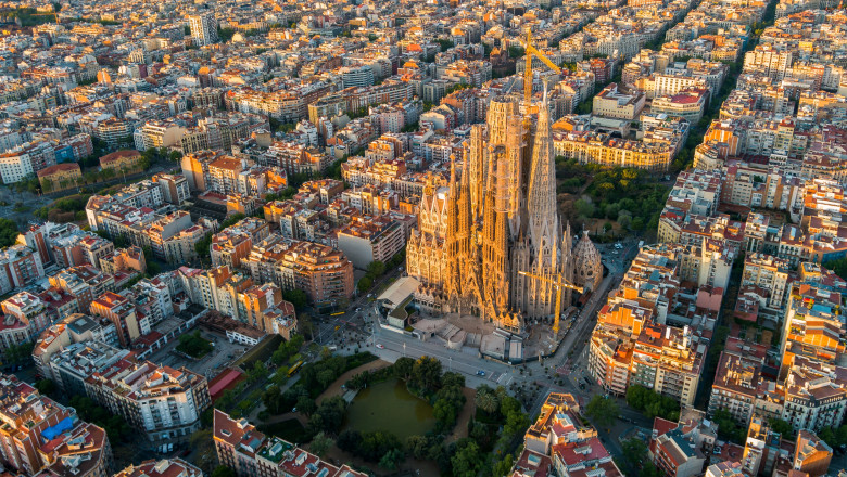 Turistii care merg in Barcelona nu vor mai putea inchiria apartamente pe termen scurt. Anuntul primarului Imagine