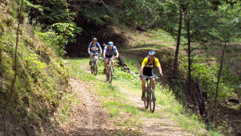 Turistii ce vin in muntii Padurea Craiului pot inchiria 12 biciclete Imagine