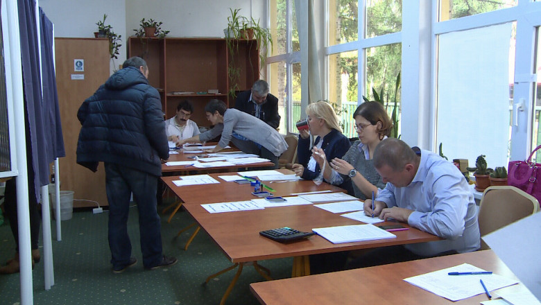 Turistii din Poiana Brasov pot vota la o singura sectie. S-au cerut buletine suplimentare Imagine