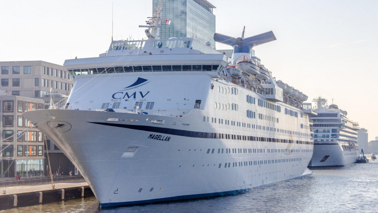 Turistii sunt vazuti ca „o plaga de lacuste” in Amsterdam. A fost interzis accesul navelor de croaziera in centrul orasului Imagine