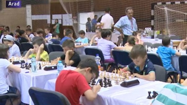 Turneu international de sah, la Arad. Concureaza 240 de jucatori la categoria open si 80 la categoria copii Imagine