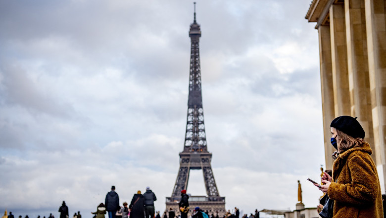 Turnul Eiffel este plin de rugina si are nevoie urgenta de reparatii, dezvaluie o publicatie franceza Imagine