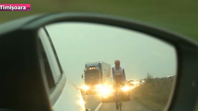 Turul Romaniei, pe bicicleta. Un iesean, care a poposit si la Timisoara, a traversat tara in scop caritabil Imagine