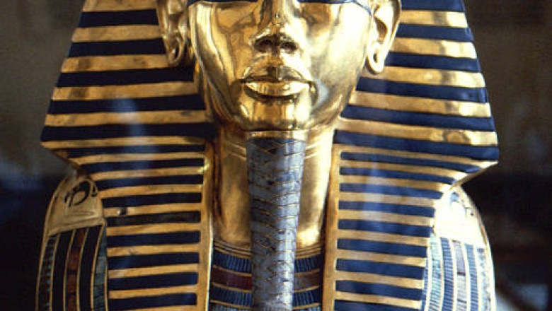 Tutankhamon avea un picior stramb, dantura iesita in afara si solduri feminine Imagine
