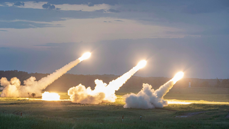 Ucraina a atacat cu rachete un aerodrom din Crimeea. Rusii spun ca nu sunt pagube, ucrainenii ii contrazic: 3 avioane distruse Imagine
