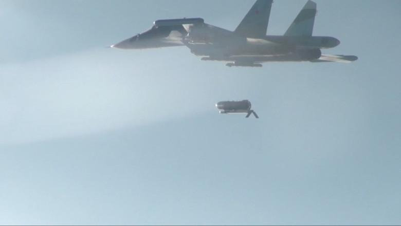 Ucraina a doborat un bombardier rusesc Su-34 care arunca bombe ghidate in regiunea Zaporojie Imagine