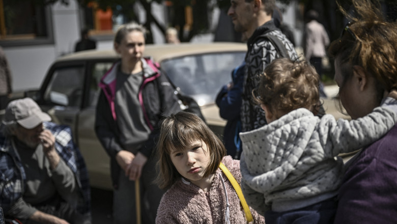 Ucraina a ordonat evacuarea de urgenta a copiilor din 16 localitati din regiunea Harkov Imagine