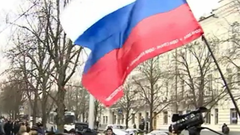 Ucraina, amenintata de separatism. Drapelul Rusiei, arborat pe cladirea Parlamentului regional din Crimeea Imagine