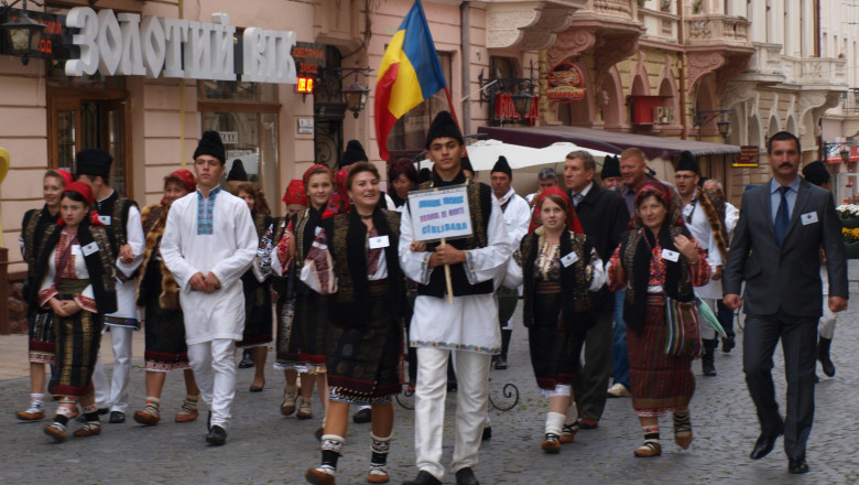 Ucraina. Anularea legii pentru limbile regionale i-ar putea mobiliza pe separatisti. Comunitatea romanilor, prea putin afectata Imagine