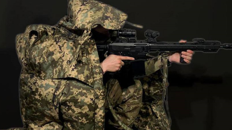 Ucraina anunta ca a fabricat „pelerine de invizibilitate” care permit soldatilor sa nu fie depistati de drone si camere cu termoviziune Imagine