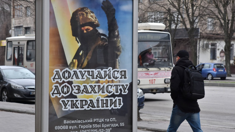 Ucraina are nevoie urgent de mai multe trupe pe front. Politicienii din SUA ii cer lui Zelenski sa scada varsta de recrutare Imagine