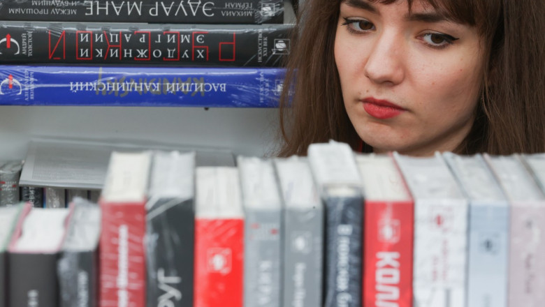 Ucraina interzice muzica in limba rusa la TV si radio si cumpararea de carti din Rusia si Belarus Imagine