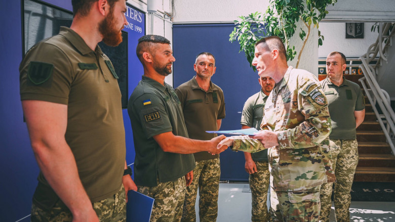 Ucraina isi retrage cei 40 de militari din Kosovo. Acestia faceau parte din trupele de mentinere a pacii KFOR Imagine