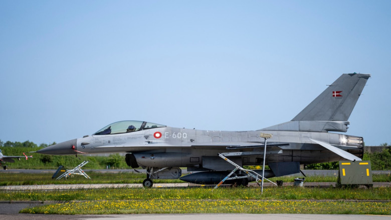 Ucraina poate folosi avioanele F-16 donate doar pe teritoriul sau. "Acelea sunt conditiile, fie ca este vorba de tancuri sau avioane" Imagine