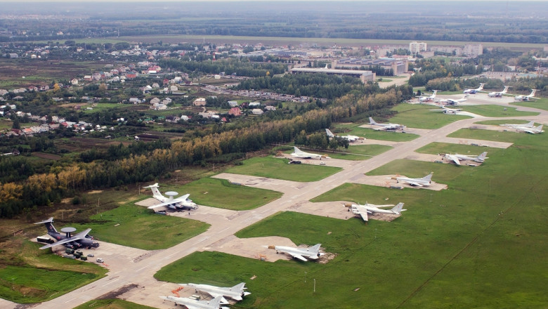 Ucrainenii au atacat o baza aeriana „cheie” din Rusia si un port al Flotei ruse la Marea Neagra Imagine