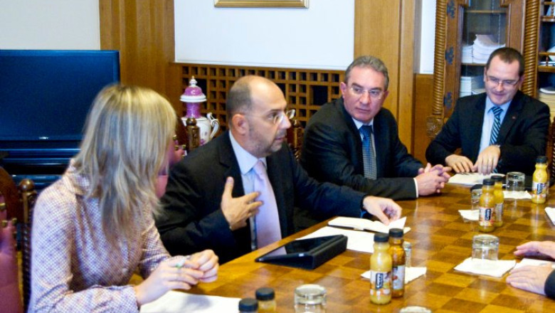 UDMR e membra a popularilor europeni, dar e la guvernare cu stanga in Romania  Imagine