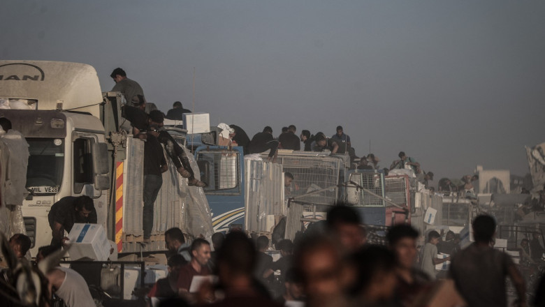 UE a incheiat un acord cu Israel pentru ca mai multe camioane cu ajutoare sa intre in Fasia Gaza Imagine