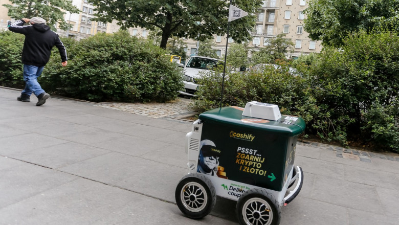 UE a ramas in urma altor state in ceea ce priveste robotii care preiau servicii si sarcini. Un nou raport trage un semnal de alarma Imagine