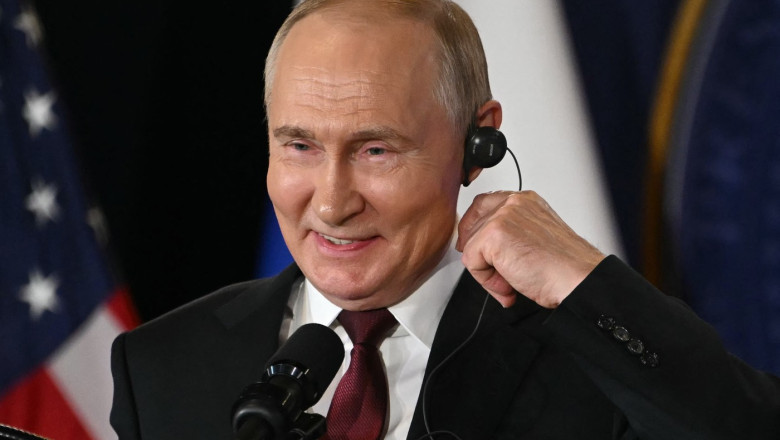 UE anunta ca Putin nu are interdictie de calatorie, deci va putea ajunge nestingherit la Budapesta, pentru summitul cu Trump Imagine