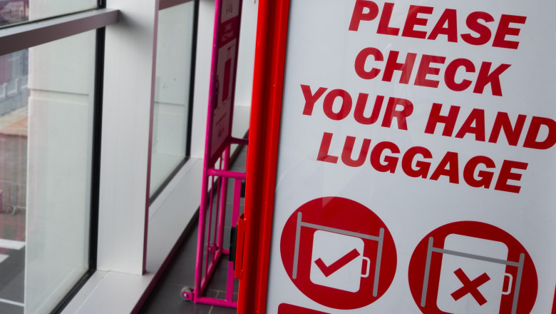UE, solicitata sa intervina in disputa privind taxele pentru bagajele de mana impuse de companiile aeriene low-cost Imagine