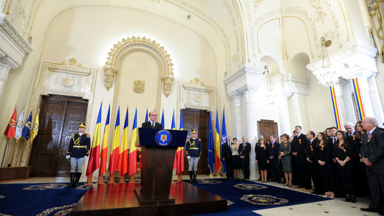 Ultima receptie de 1 Decembrie cu Traian Basescu presedinte: fotografii, sampanie si glume cu Liviu Dragnea Imagine