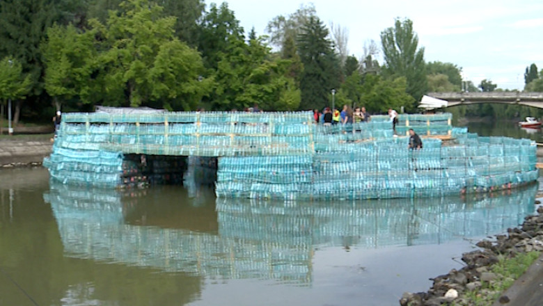 Ultimele ore ale podului de PET-uri, de pe Bega Imagine