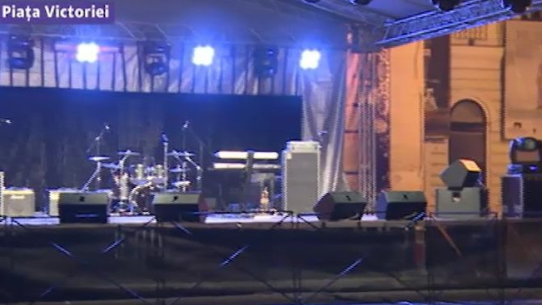 Ultimele pregatiri pentru petrecerea de Revelion, in Piata Victoriei din Timisoara Imagine