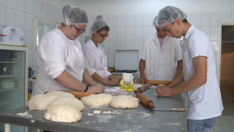 Ultimele pregatiri pentru redeschiderea scolilor profesionale. Fiecare elev va primi bursa 200 de lei Imagine