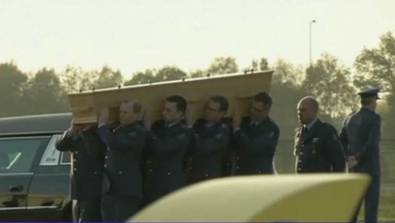 Ultimele victime ale zborului MH17 ajung acasa Imagine